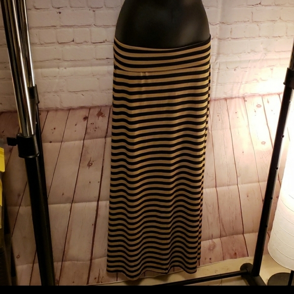 Modern Maxi Skirt - Picture 1 of 4